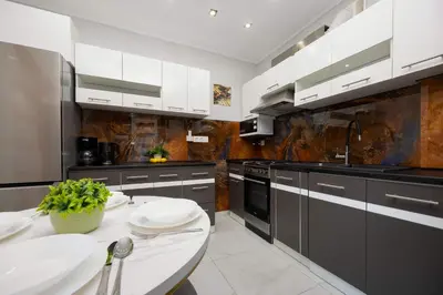 Kuchnia lub aneks kuchenny w obiekcie Comfortable Apartment Near Park Szczęśliwicki Warsaw by Noclegi Renters