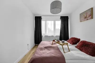 Łóżko lub łóżka w pokoju w obiekcie Kruczkowskiego Apt - Balcony, Top Location - by Rentujemy