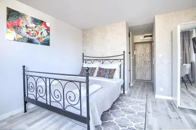 Łóżko lub łóżka w pokoju w obiekcie Komfortowy apartament w pobliżu Starego Miasta