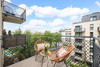 Balkon lub taras w obiekcie Superb Loft Studio in charming Praga District, 300 m to Metro & 100 m to tram, balcony