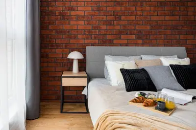 Łóżko lub łóżka w pokoju w obiekcie Superb Loft Studio in charming Praga District, 300 m to Metro & 100 m to tram, balcony