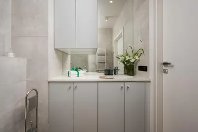 Plan piętra w obiekcie Superb Loft Studio in charming Praga District, 300 m to Metro & 100 m to tram, balcony