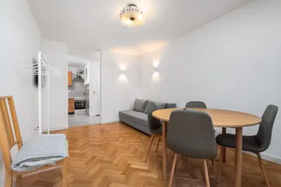Część wypoczynkowa w obiekcie Złota 67 by Homeprime