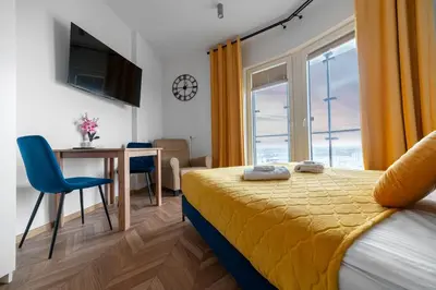 Łóżko lub łóżka w pokoju w obiekcie Sky Apartments Wola Tower