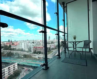 Balkon lub taras w obiekcie Sky Apartments Wola Tower