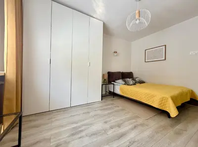 Łóżko lub łóżka w pokoju w obiekcie Cozy Stay City Center Apartment Warsaw