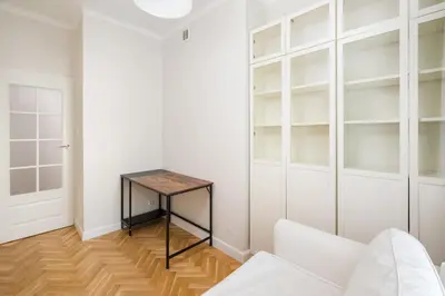 Plan piętra w obiekcie Royal Baths Bright Apartment by BookingHost