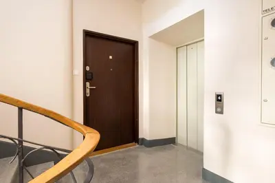 Plan piętra w obiekcie Royal Baths Bright Apartment by BookingHost
