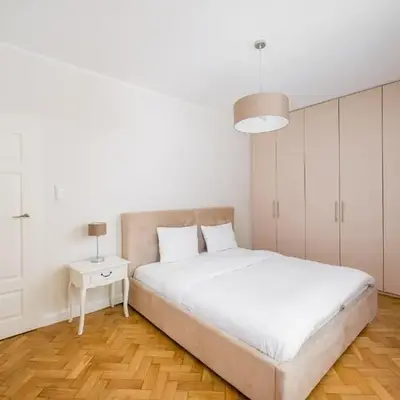 Royal Baths Bright Apartment by BookingHost