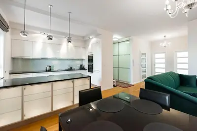 Kuchnia lub aneks kuchenny w obiekcie Mokotów Serenity Premium Apartment by BookingHost