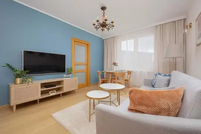 Telewizja i/lub zestaw kina domowego w obiekcie Perfectly Located Exceptional Apartment in Warsaw by Noclegi Renters