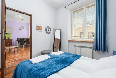 Łóżko lub łóżka w pokoju w obiekcie ShortStayPoland Ordynacka B139