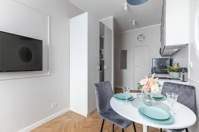 Kuchnia lub aneks kuchenny w obiekcie Modern studio AC Batorego by VAYA STAYS