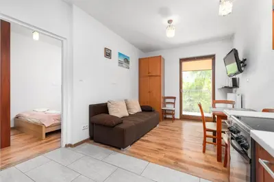 Kuchnia lub aneks kuchenny w obiekcie Jana Kazimierza 28 by Homeprime