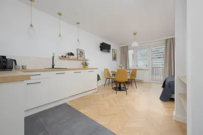 Kuchnia lub aneks kuchenny w obiekcie Studio Chmielna dla 3 Osób Centrum Warszawy by Noclegi Renters