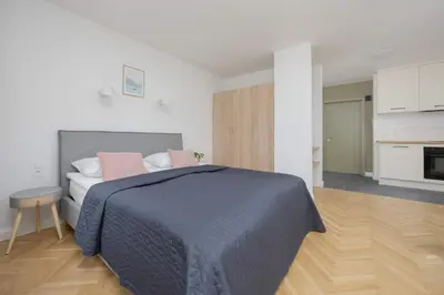 Łóżko lub łóżka w pokoju w obiekcie Studio Chmielna dla 3 Osób Centrum Warszawy by Noclegi Renters