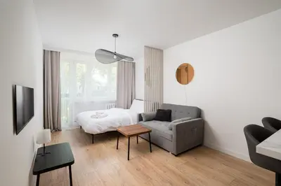 Łóżko lub łóżka w pokoju w obiekcie Broniewskiego Comfort Flow Apartment by Bookinghost
