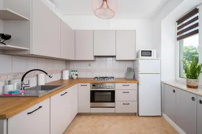 Kuchnia lub aneks kuchenny w obiekcie Metro Młynów Comfort Apartment by Bookinghost