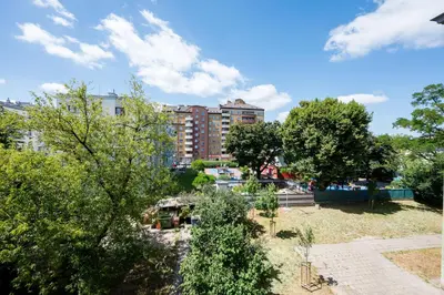 Budynek, w którym mieści się apartament