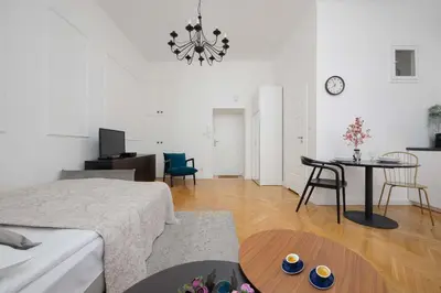 Łóżko lub łóżka w pokoju w obiekcie Tasteful Studio Located Near PGE Narodowy by Noclegi Renters