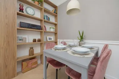 Plan piętra w obiekcie Charming One Bedroom Apartment with Air Conditioning in the Capital by Noclegi Renters