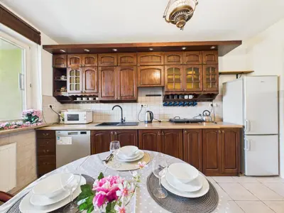 Kuchnia lub aneks kuchenny w obiekcie Aleje Jerozolimskie 155 ROOMS SuperApart - blisko Dworca Zachodniego