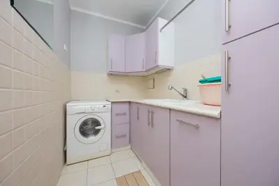Kuchnia lub aneks kuchenny w obiekcie Wooden Apartment Żytnia in Warsaw with Parking by Noclegi Renters