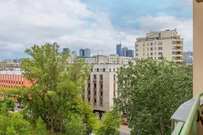 Widok na miasto Warszawa z tego apartamentu