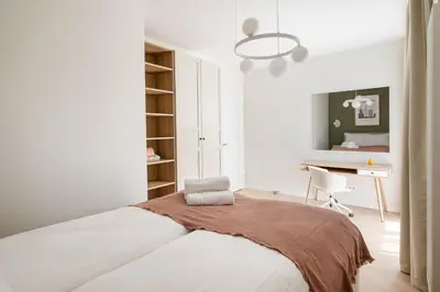 Łóżko lub łóżka w pokoju w obiekcie Malinova Leaf Apartment by BookingHost