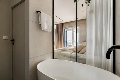 Łazienka w obiekcie Bathtub and View 21st Floor The WAW Sawa
