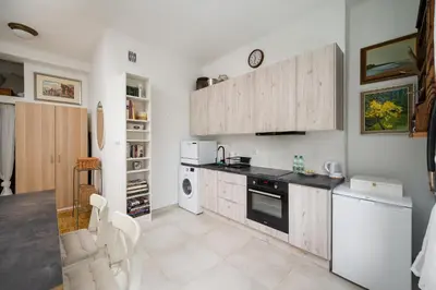 Kuchnia lub aneks kuchenny w obiekcie Metro Wierzbno Warm Apartment by BookingHost