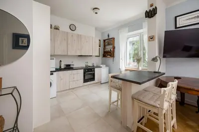 Kuchnia lub aneks kuchenny w obiekcie Metro Wierzbno Warm Apartment by BookingHost