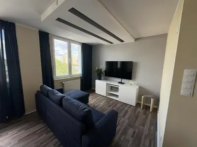 Telewizja i/lub zestaw kina domowego w obiekcie Apartament Bazyliańska, metro Bródno