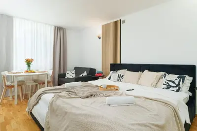Łóżko lub łóżka w pokoju w obiekcie LYNA Home Plus - Royal Bed Residence