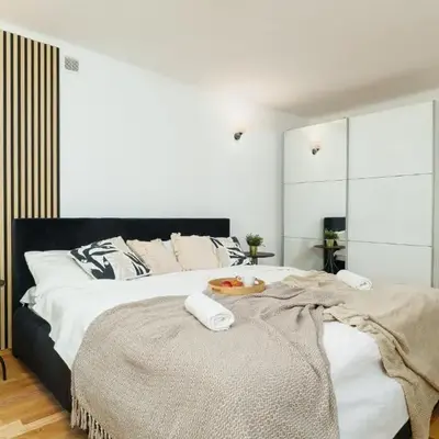 LYNA Home Plus - Royal Bed Residence