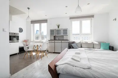 Kuchnia lub aneks kuchenny w obiekcie RentPlanet - Apartament przy Hali Mirowskiej