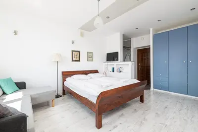 Łóżko lub łóżka w pokoju w obiekcie RentPlanet - Apartament przy Hali Mirowskiej