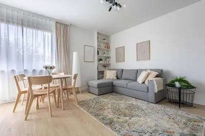 Część wypoczynkowa w obiekcie Quiet Apartment near City Center & Airport - Balcony, Fast Wi-Fi