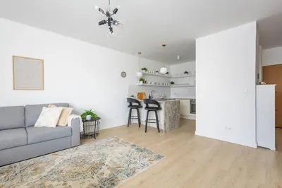 Kuchnia lub aneks kuchenny w obiekcie Quiet Apartment near City Center & Airport - Balcony, Fast Wi-Fi