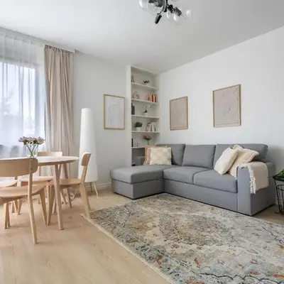 Quiet Apartment near City Center & Airport - Balcony