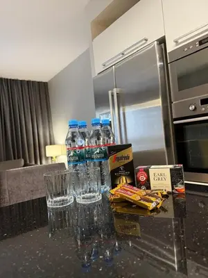 Kuchnia lub aneks kuchenny w obiekcie Apartament 3 pokojowy Miasteczko Wilanów 77m2