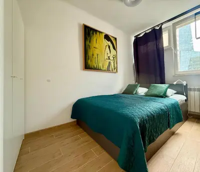 Łóżko lub łóżka w pokoju w obiekcie Cozy Stay Rondo ONZ Apartment