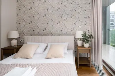 Łóżko lub łóżka w pokoju w obiekcie Ochota Prime Loft Apartment by BookingHost