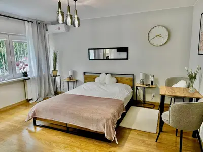 Łóżko lub łóżka w pokoju w obiekcie Metro Mlociny Apartament