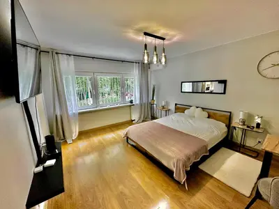 Łóżko lub łóżka w pokoju w obiekcie Metro Mlociny Apartament