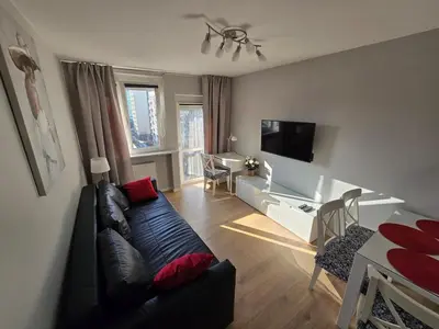 Telewizja i/lub zestaw kina domowego w obiekcie Center - 550m Train Station - Fast Wifi - Desk