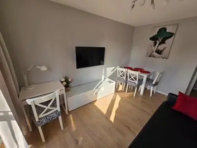 Telewizja i/lub zestaw kina domowego w obiekcie Center - 550m Train Station - Fast Wifi - Desk