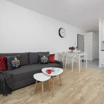 Modern Apartment in Warsaw with Garden and Parking by Noclegi Renters