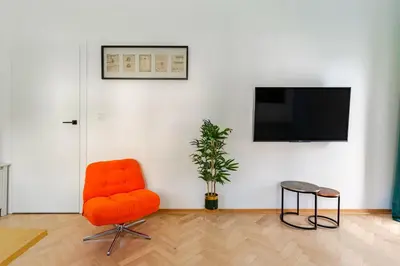 Telewizja i/lub zestaw kina domowego w obiekcie Hoza str Apt Close to everything