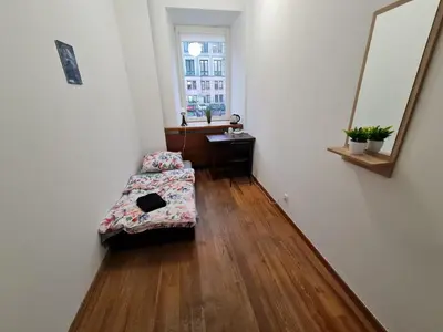 Łóżko lub łóżka w pokoju w obiekcie Fantastic-Inn Warszawa - Czackiego